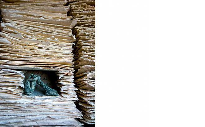 Feixuga paperassa. Accècit Biennal d' Art Riudebitlles. 2010